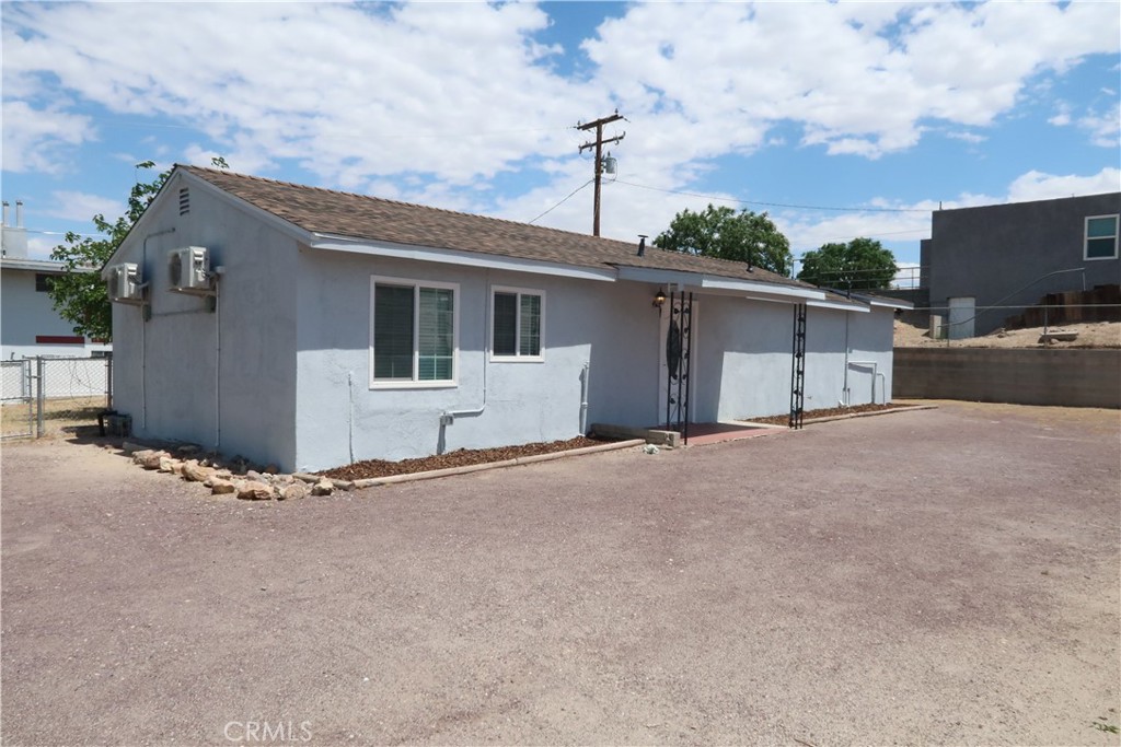435 S 1st