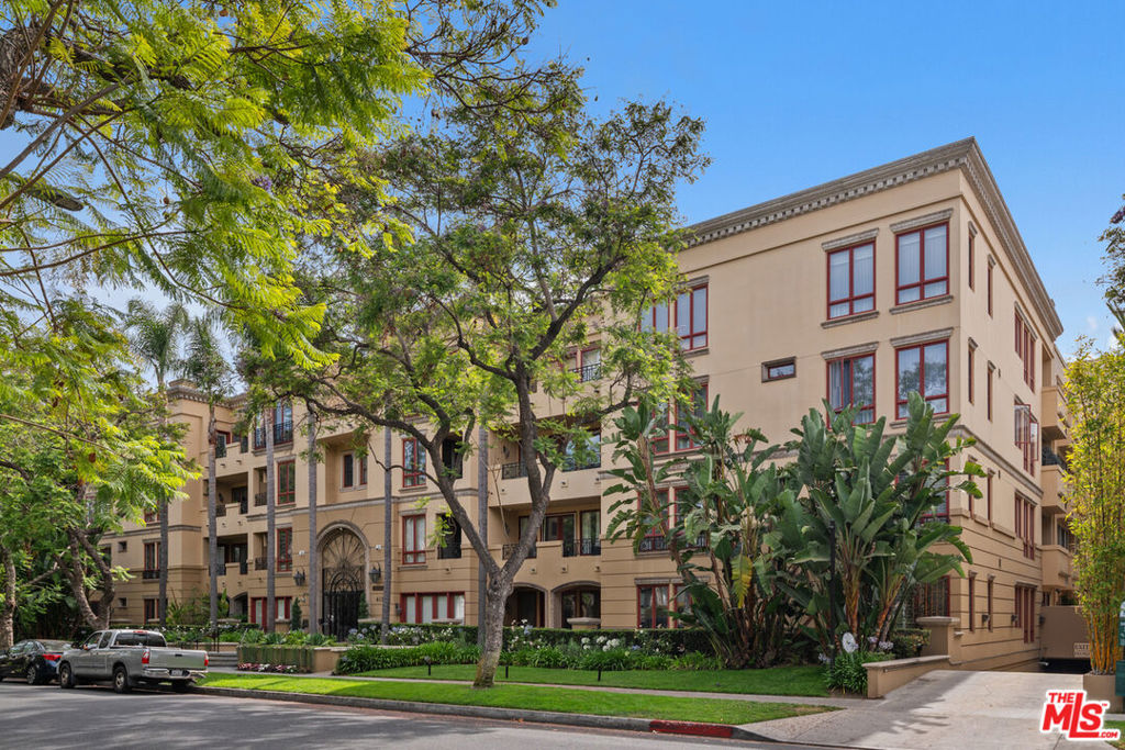 411 N Oakhurst Drive 305