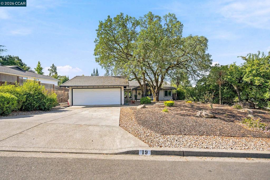 19 Inverness Dr