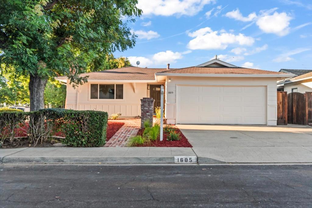 1605 Grand Teton Drive