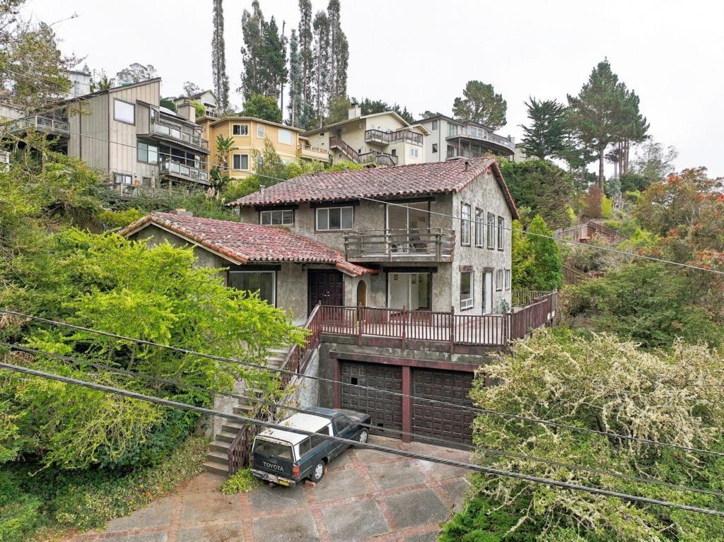 578 Portola Avenue