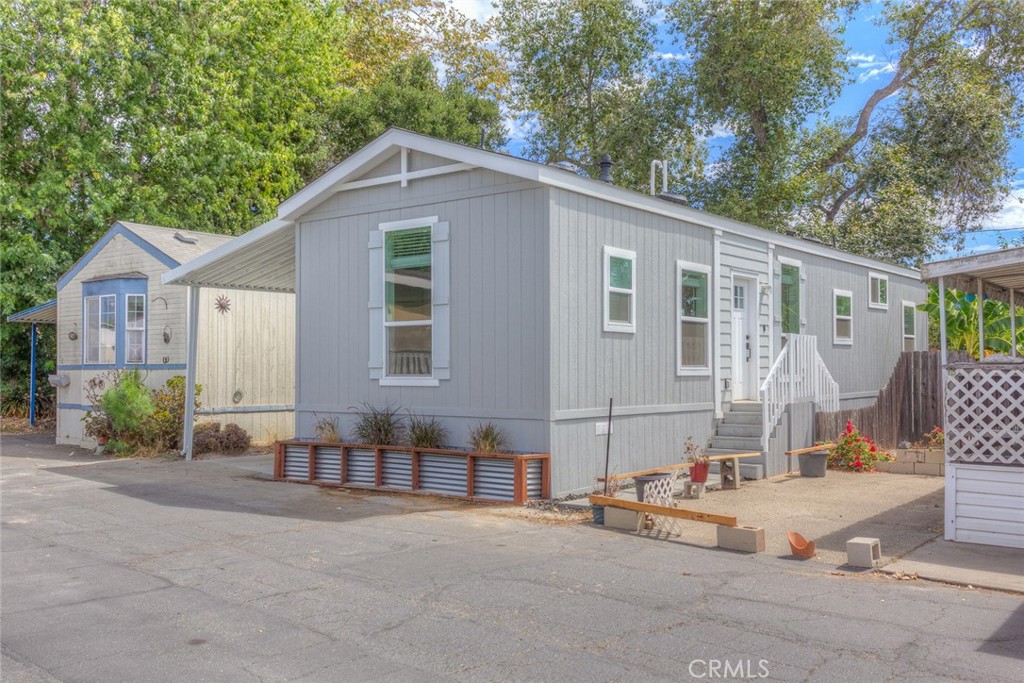 520 Pine Avenue 11
