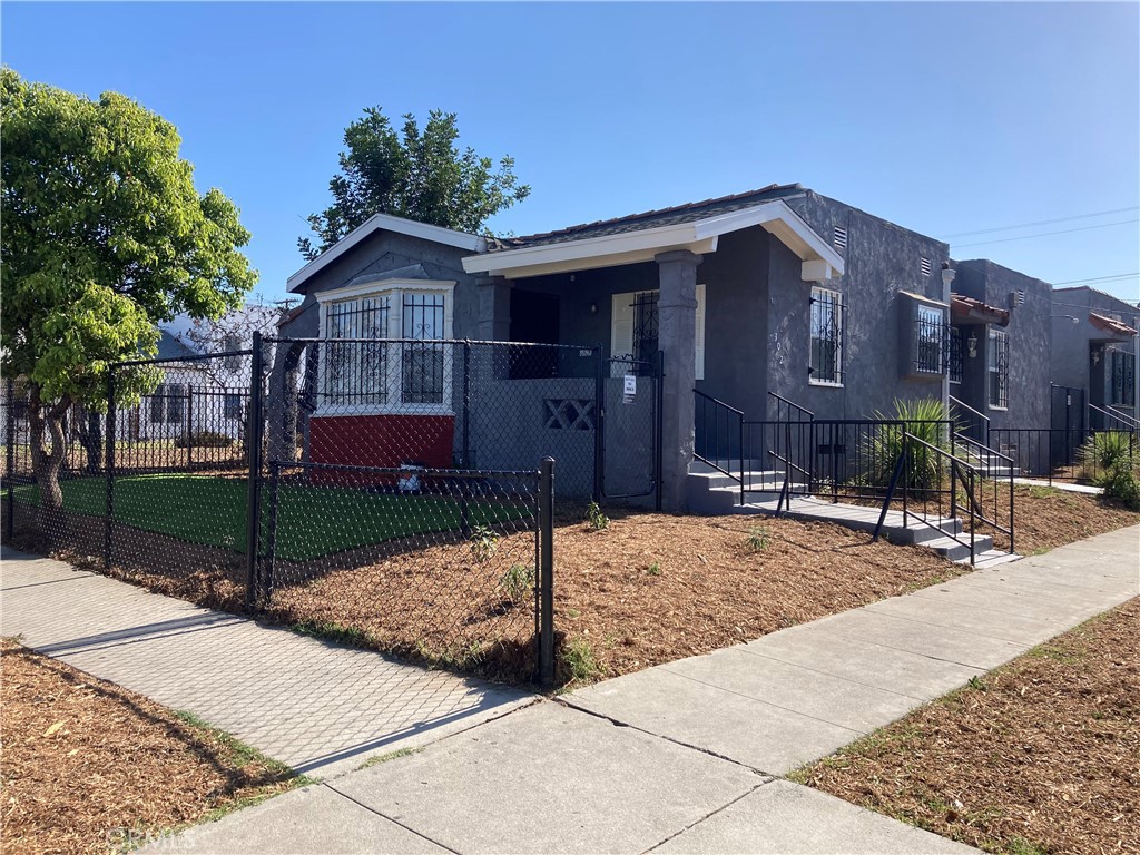 302 W 107th Street, Los Angeles, CA 90003 — photo 1