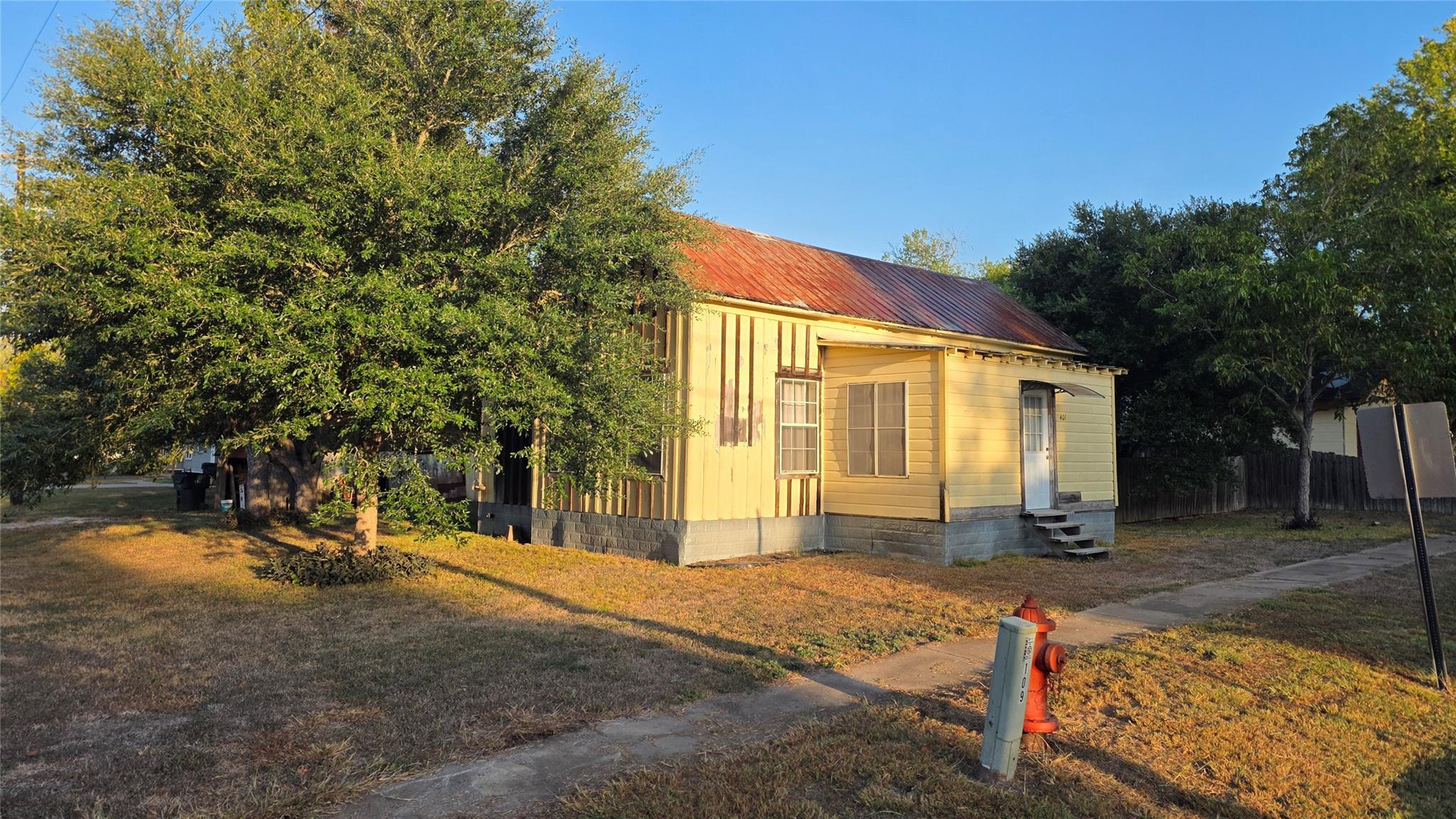 401 N Pecan St