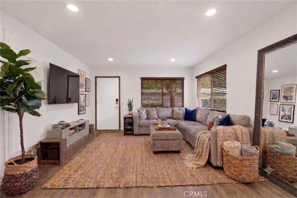 1346 E Hillcrest 40