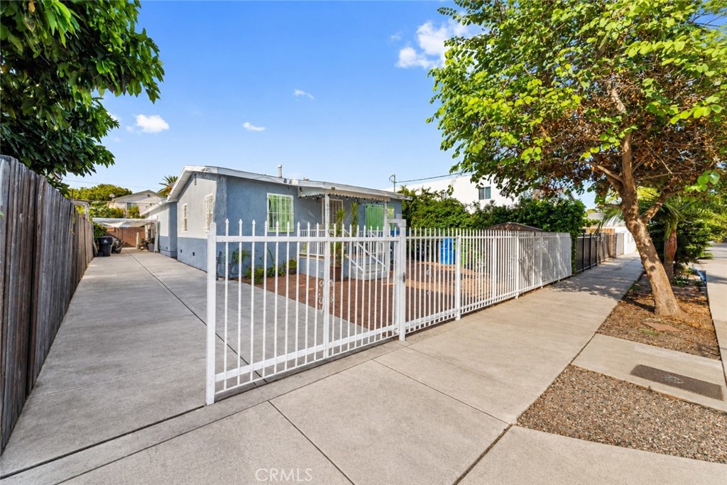 907 E 109th, Los Angeles, CA 90059 — photo 1