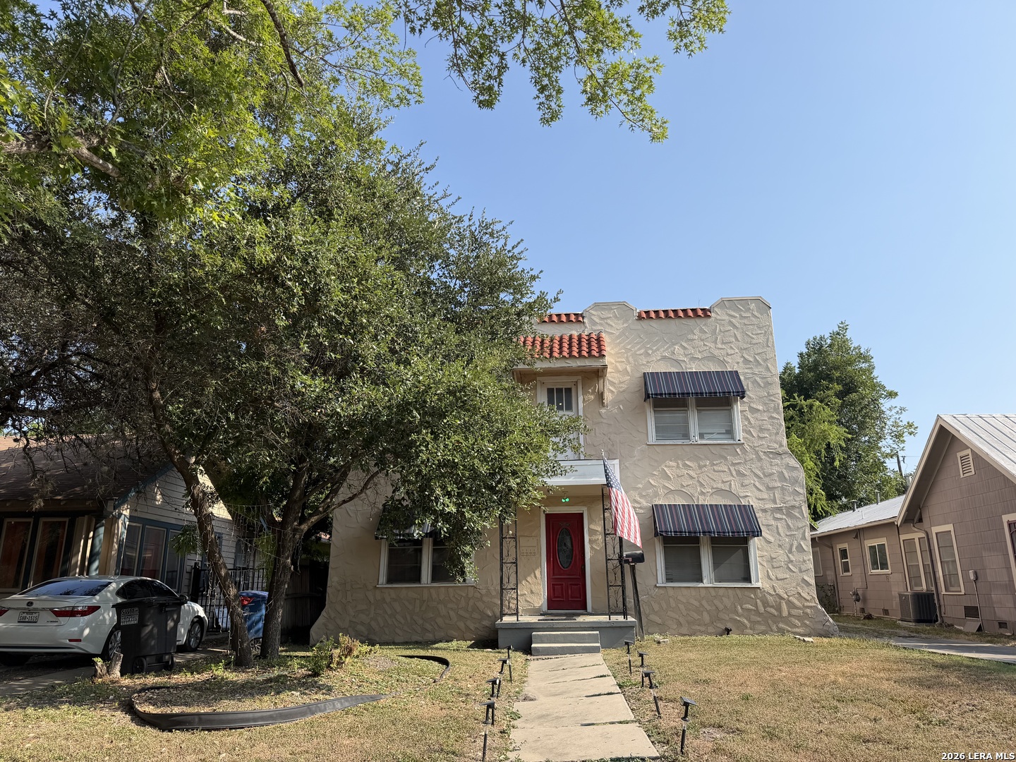 2047 W SUMMIT AVE