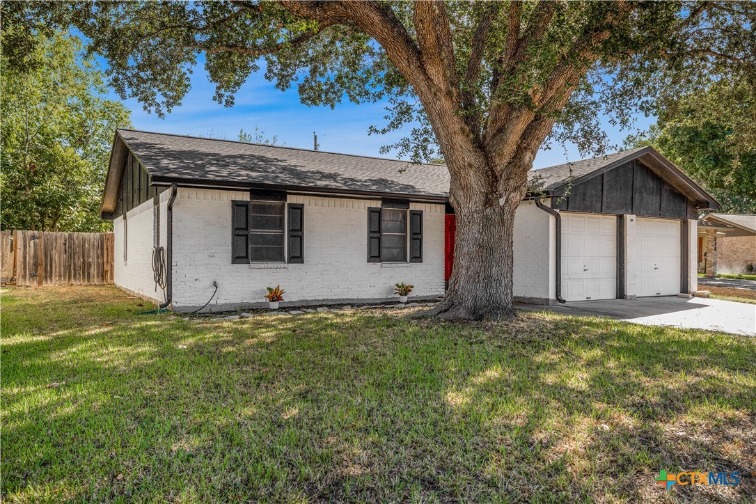 512 Monterrey Drive, Victoria, TX 77904 — photo 1