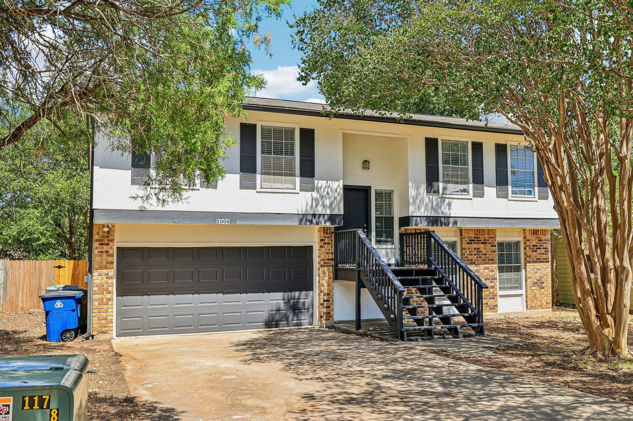 2006  Lear Ln