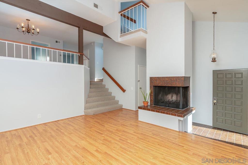 3286 Caminito Eastbluff 114