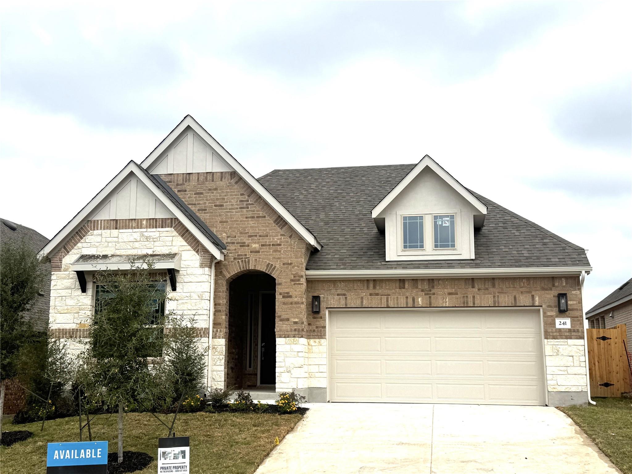 241  Mango Cir