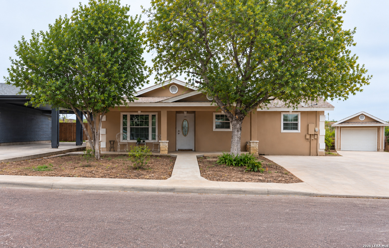 188 Falcon, Eagle Pass, TX 78852 — photo 1