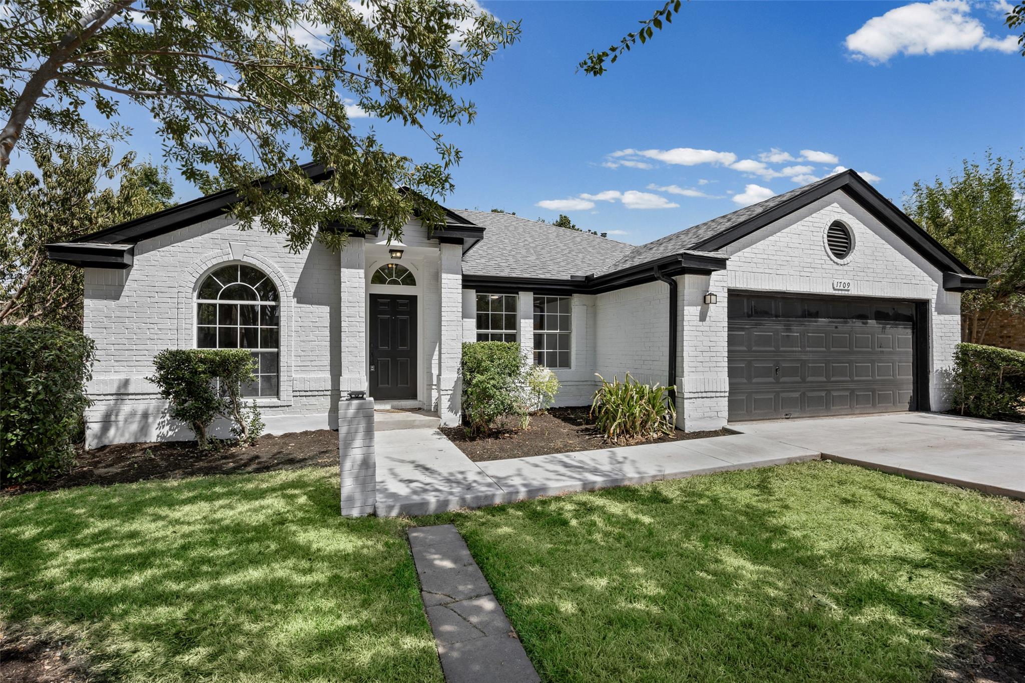1709  Southeastern Trl