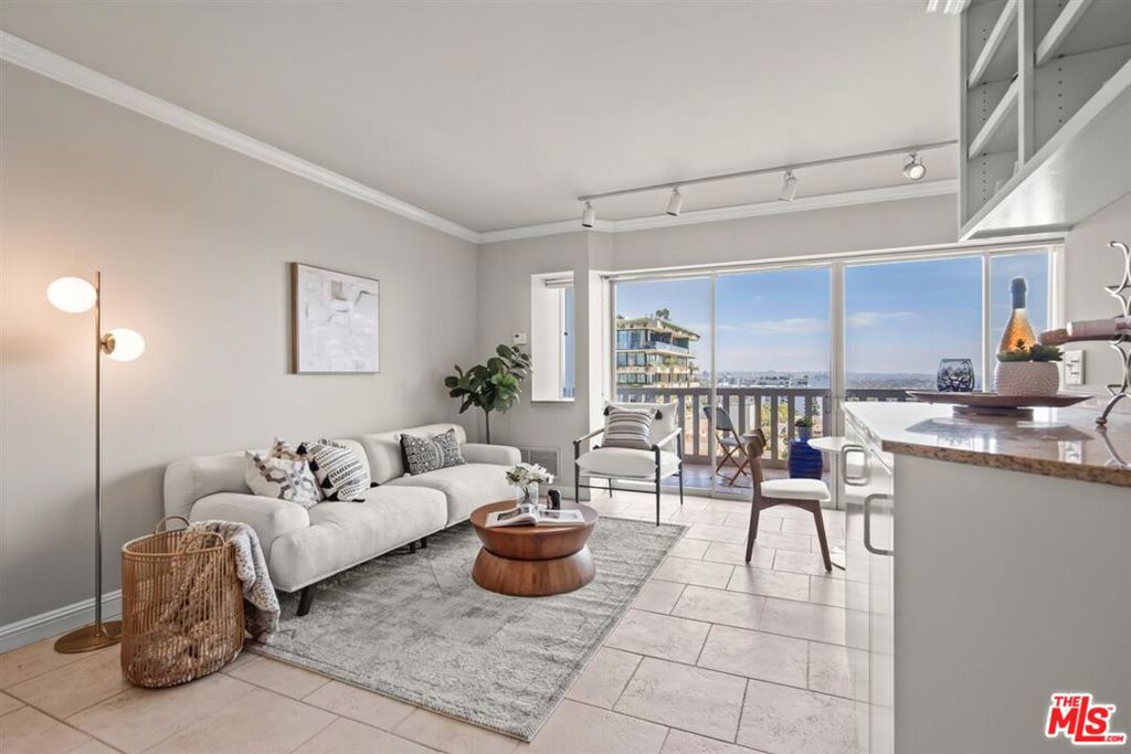 999 N Doheny Drive 806