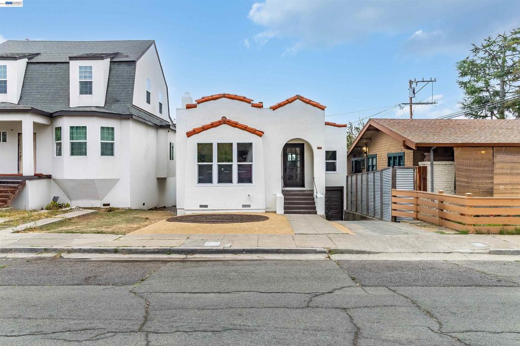 422 Monterey St