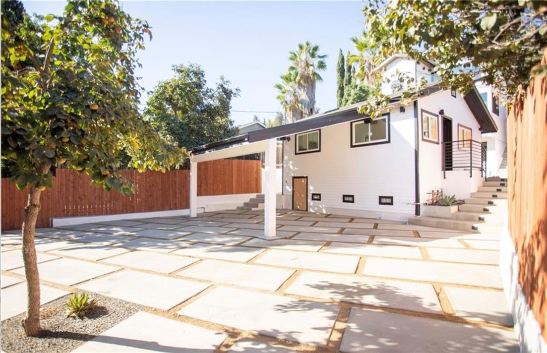 2290 Riverside Drive