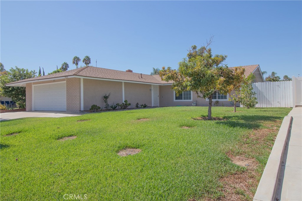 9229 Delano