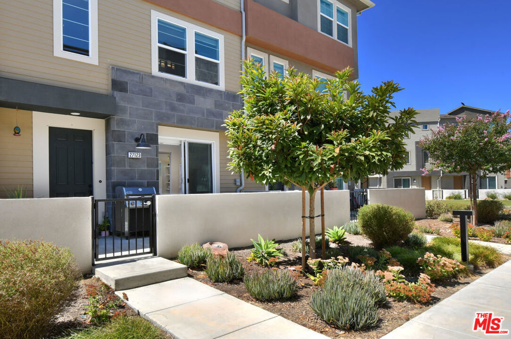 27123 Red Tail Place