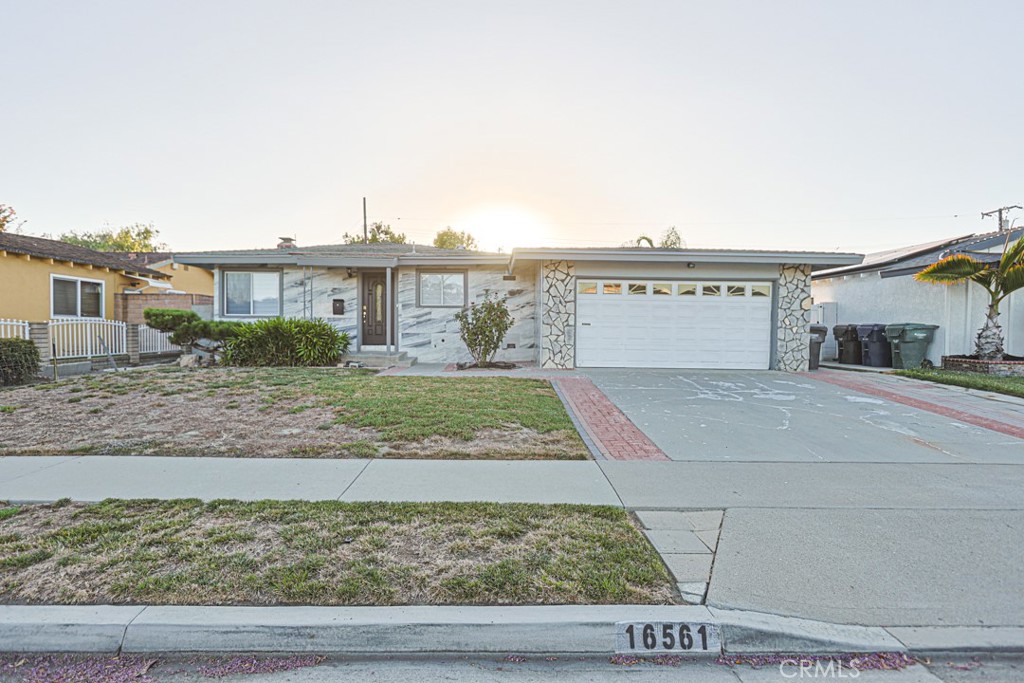 16561 Monroe