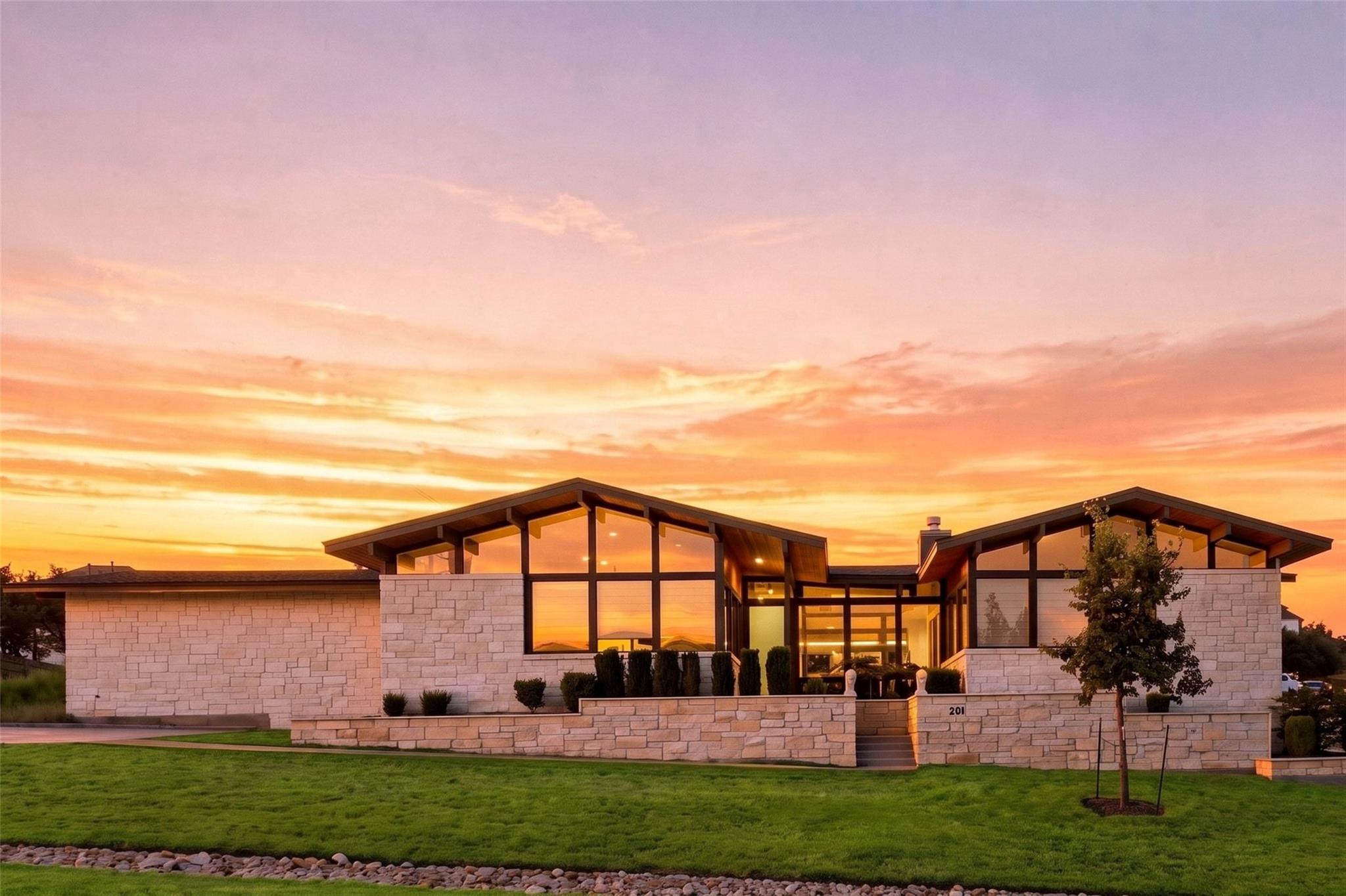 206  Waters View Ct