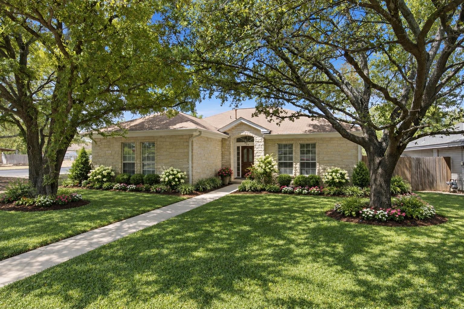 312  DEBORA Dr