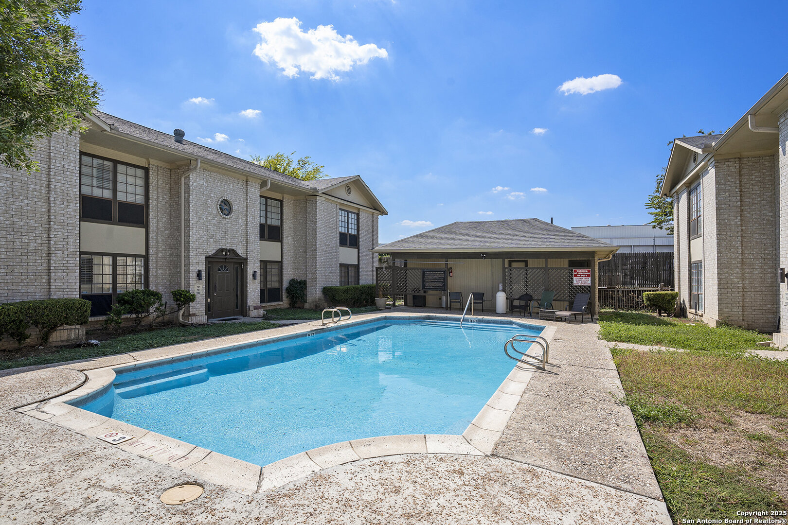 165 W Rampart