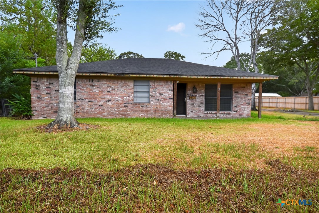 1006 S 2nd Street, Ganado, TX 77962 — photo 1