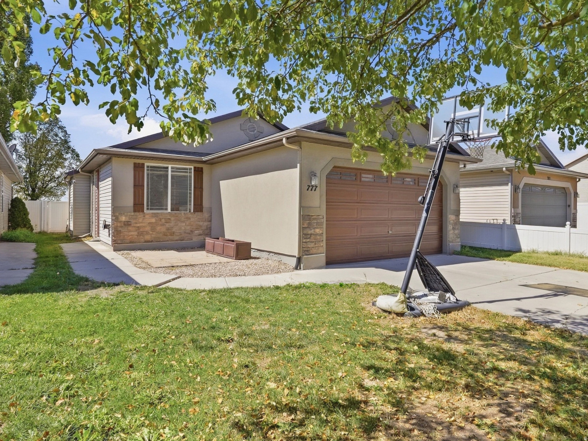 777 N SKIPTON DR