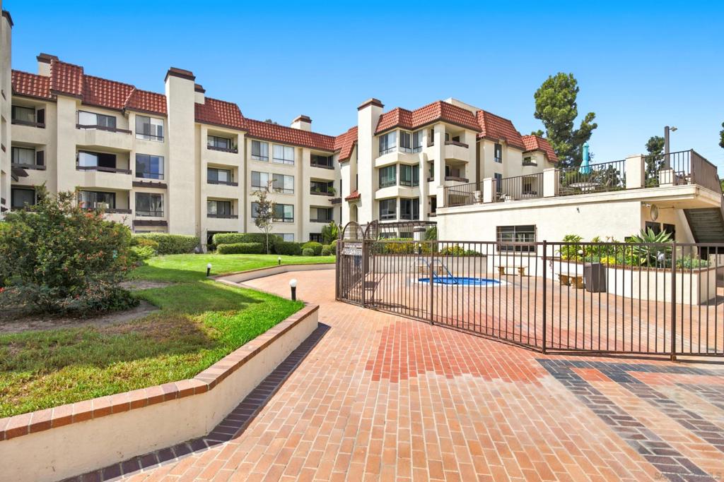 5805 Friars 2308