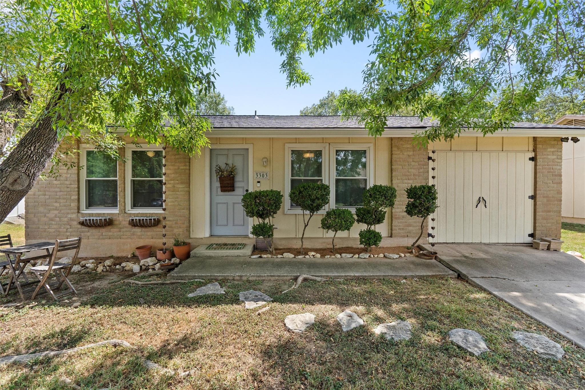 3303  Plantation Rd