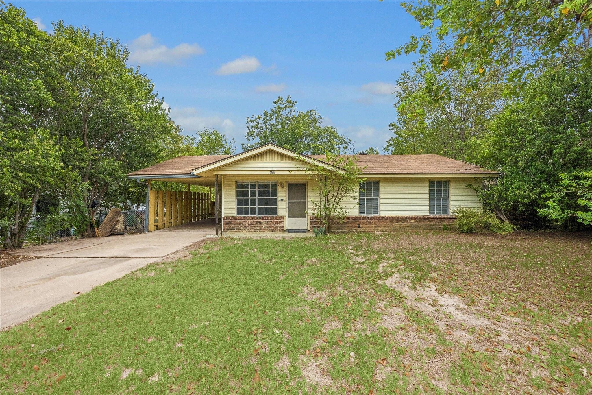 402  Bramble Dr