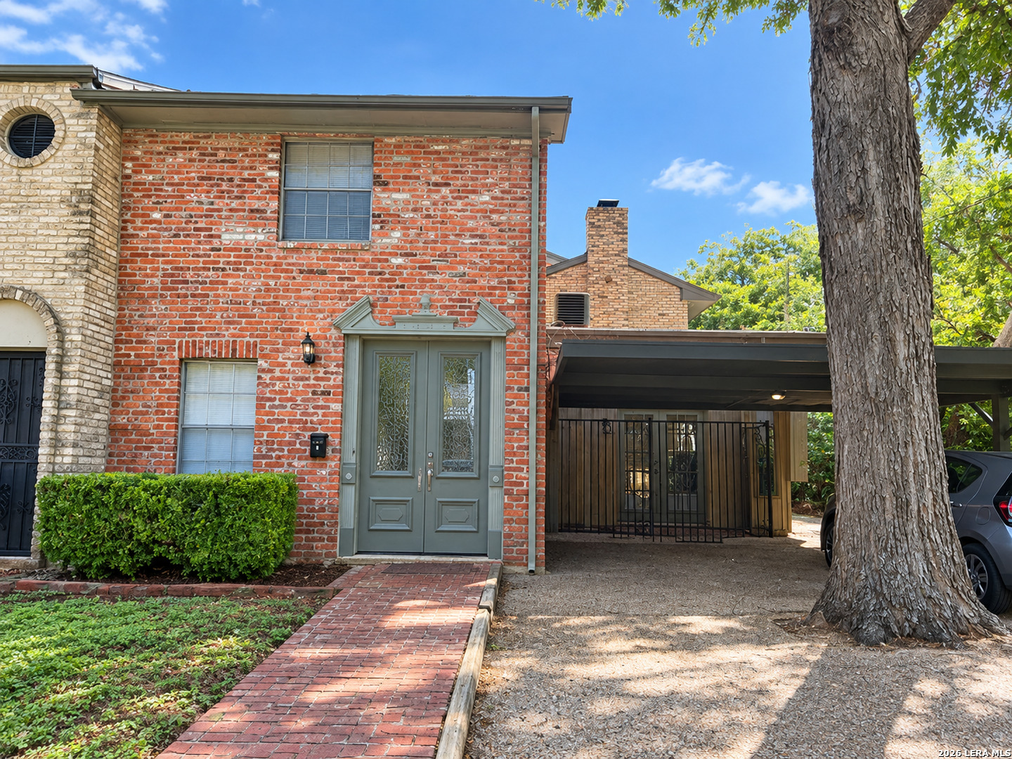 230 W Craig Pl