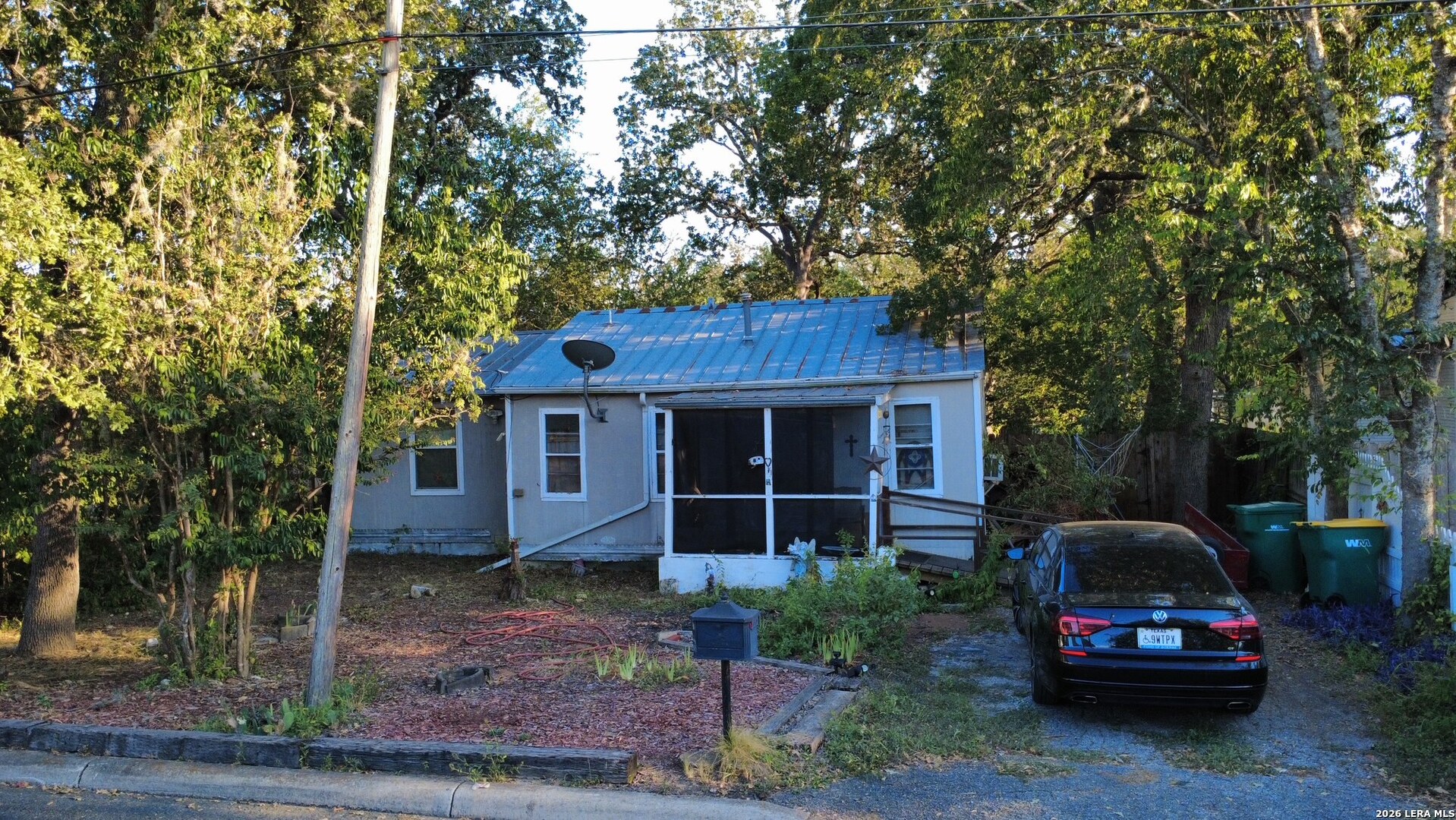 705 E THEISSEN ST