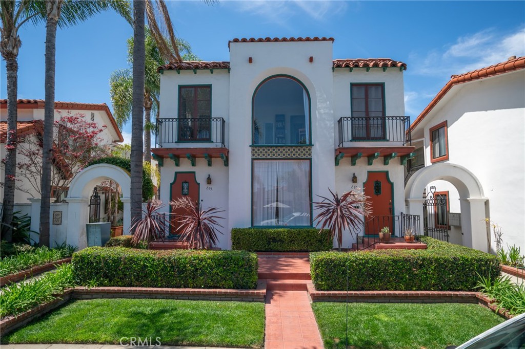 815 Roswell Avenue