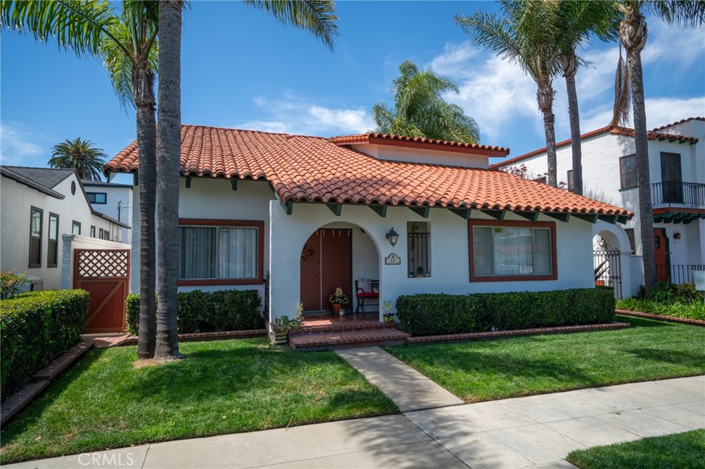 807 Roswell Avenue