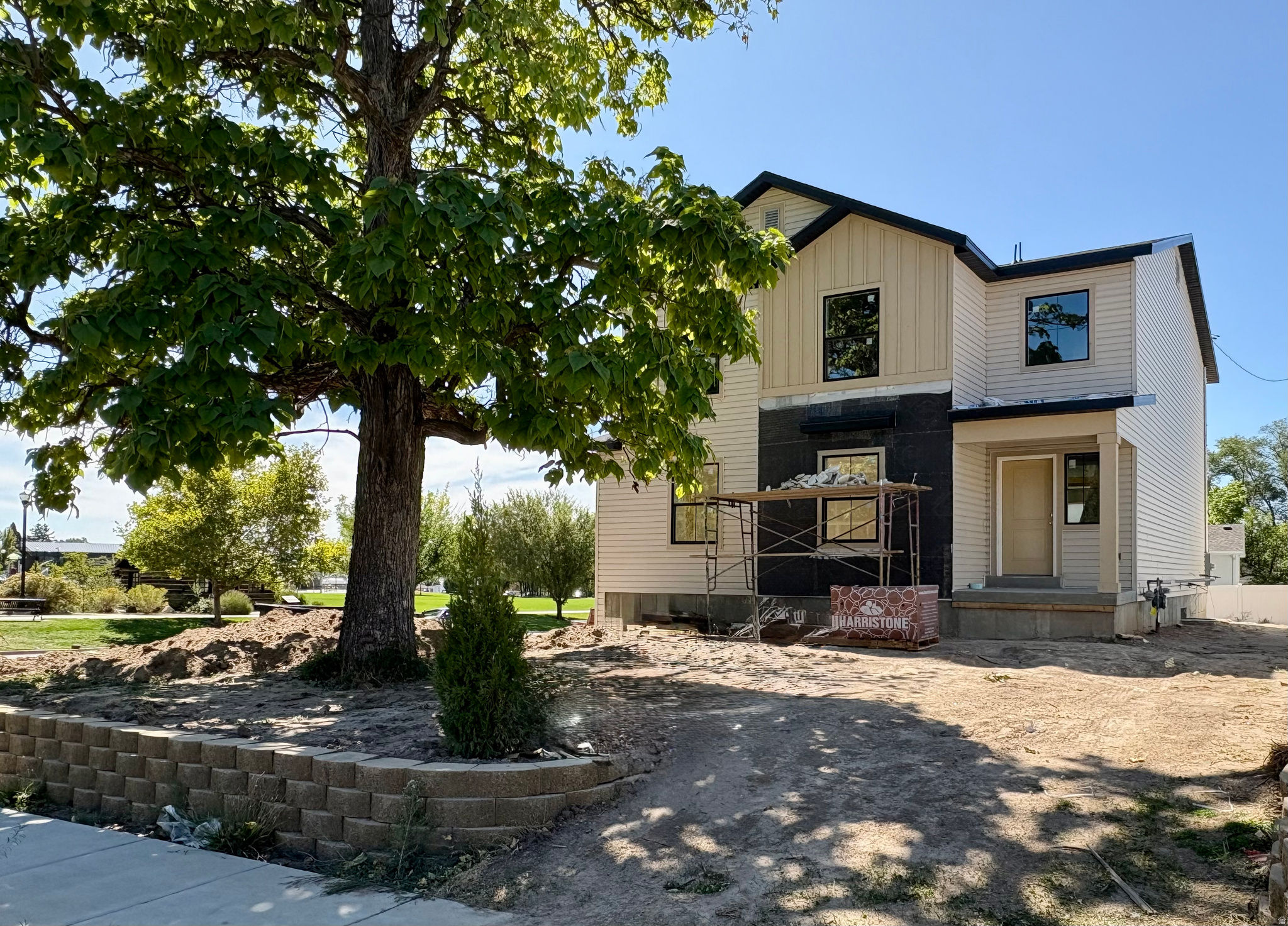 97 E CRESTWOOD