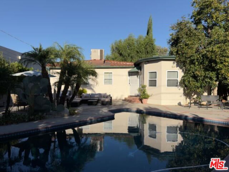5833 Cahill Avenue