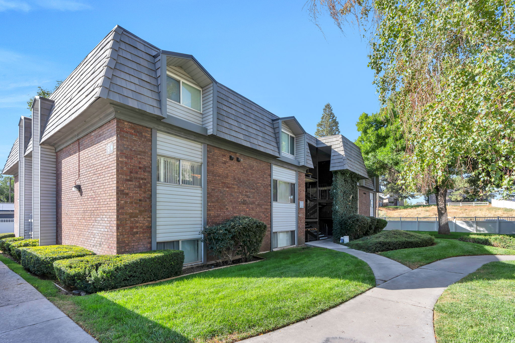 1635  WOODLAND DR