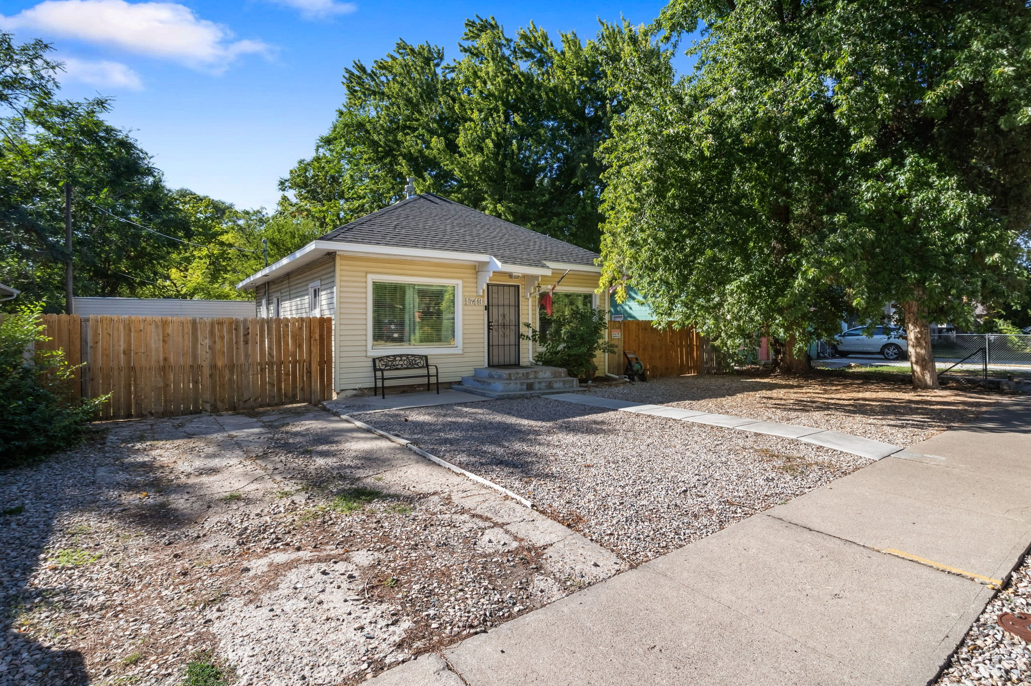1749  CHILD AVE