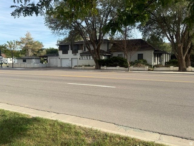 276 E MAIN ST