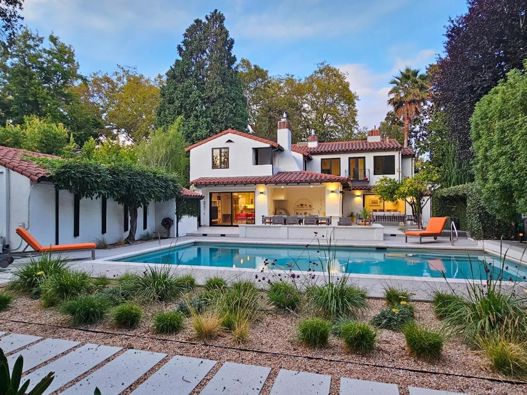 560 Center Drive