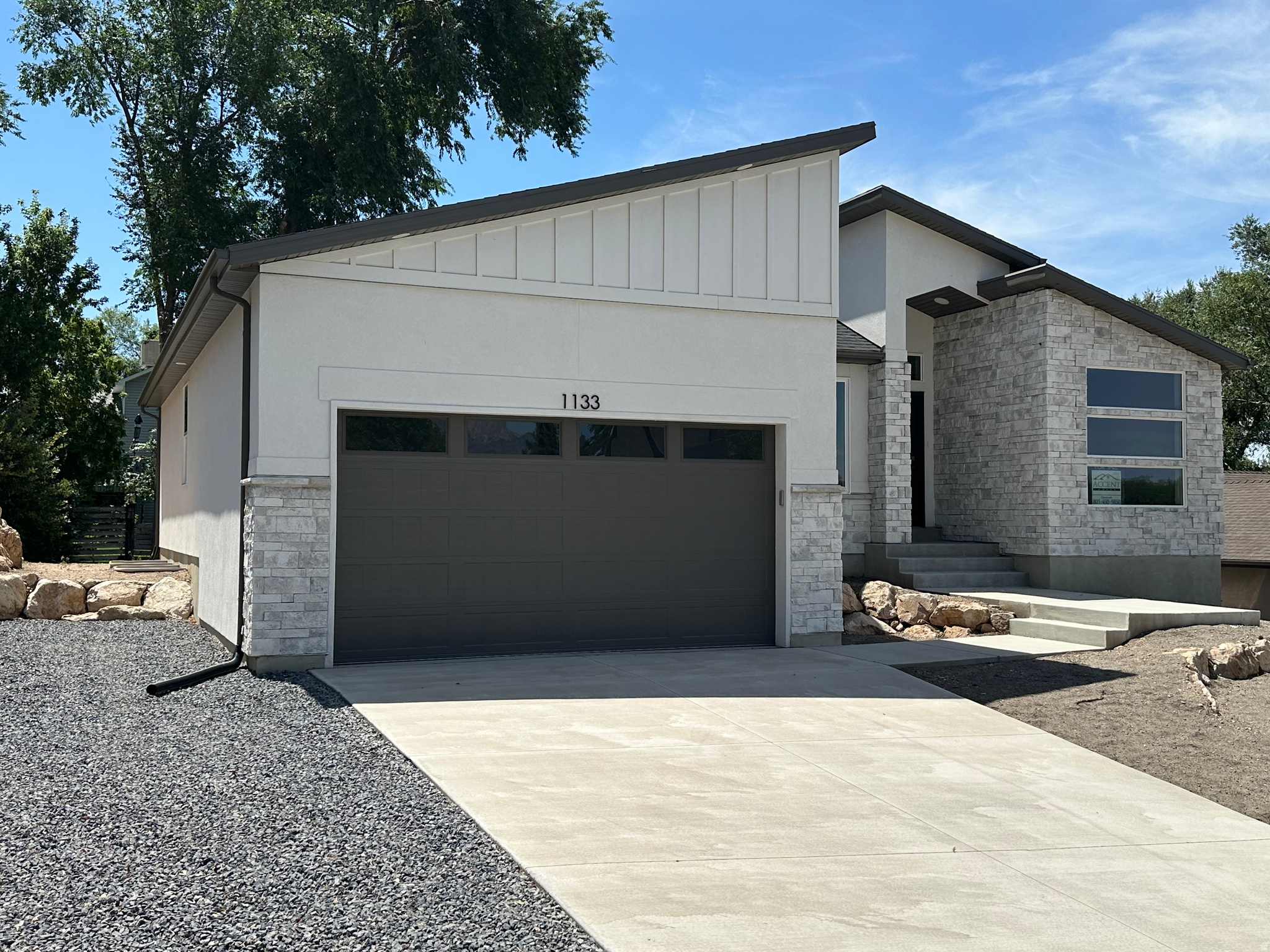 1133 E BENCHVIEW DR