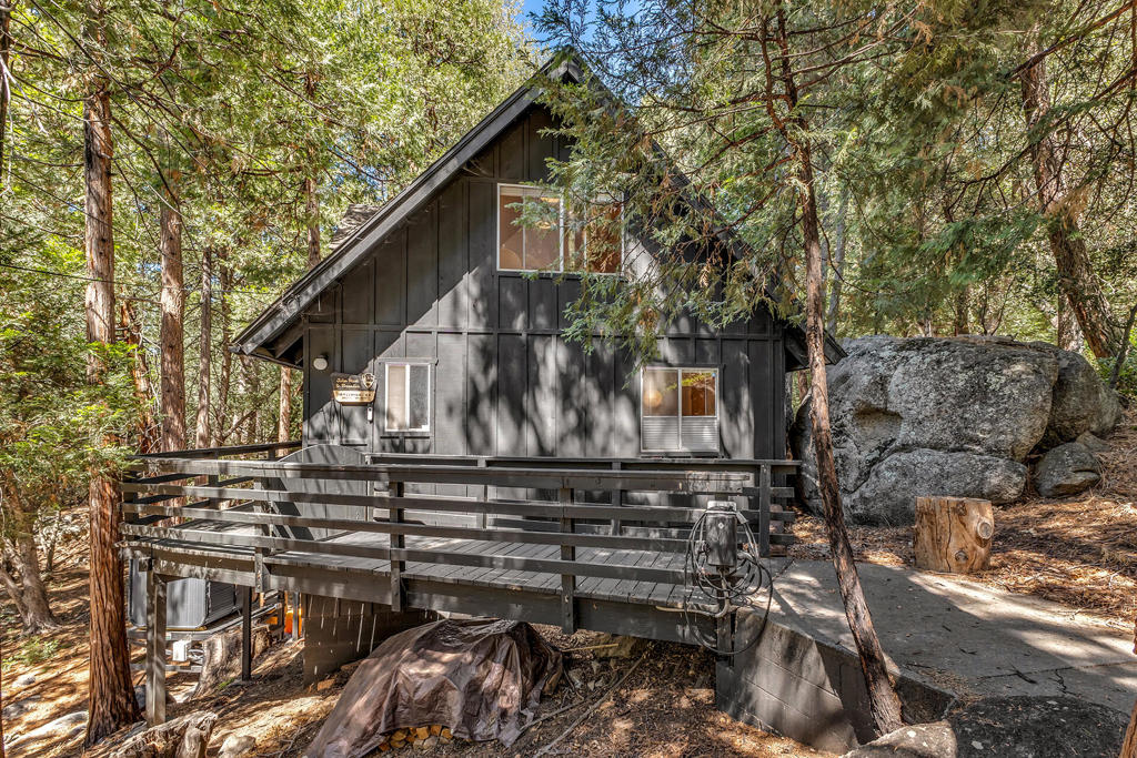 53370 Rising Glen Road