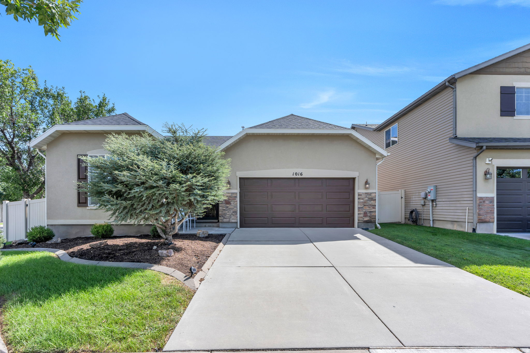 1016 N SKIPTON DR