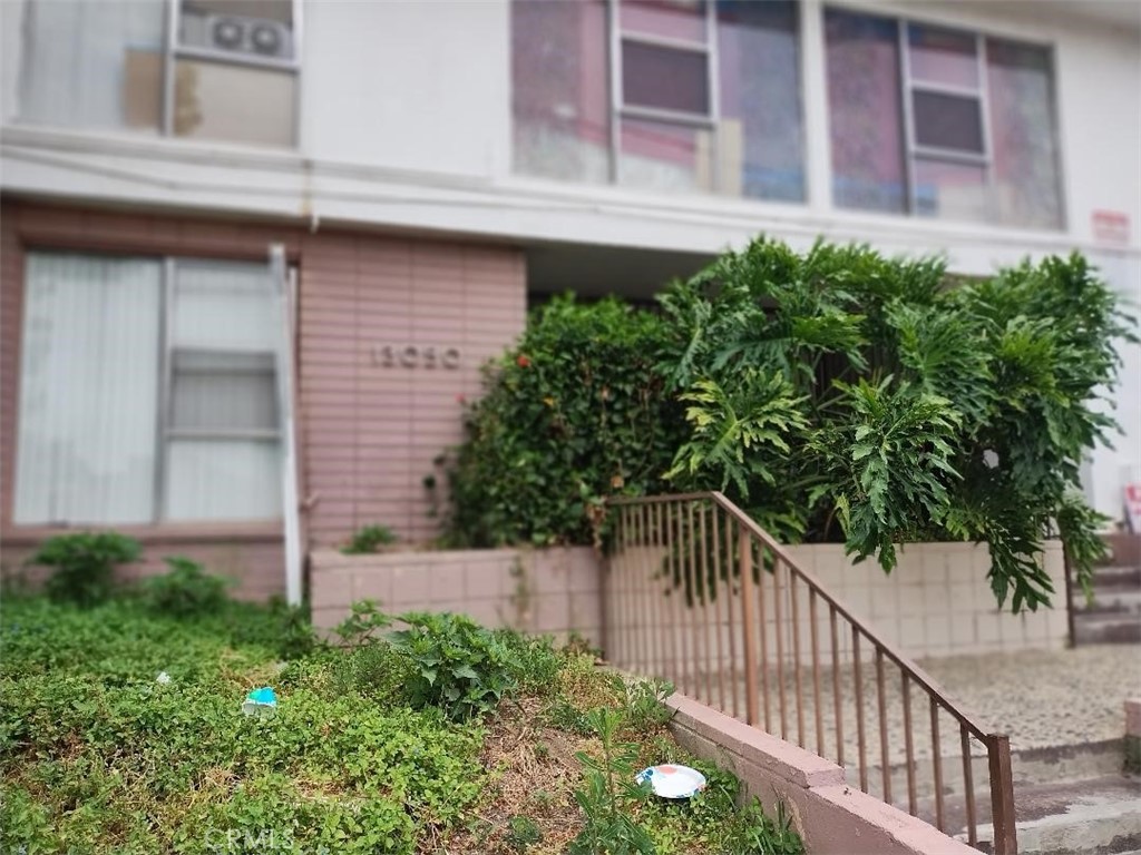 13050 Dronfield Ave 16
