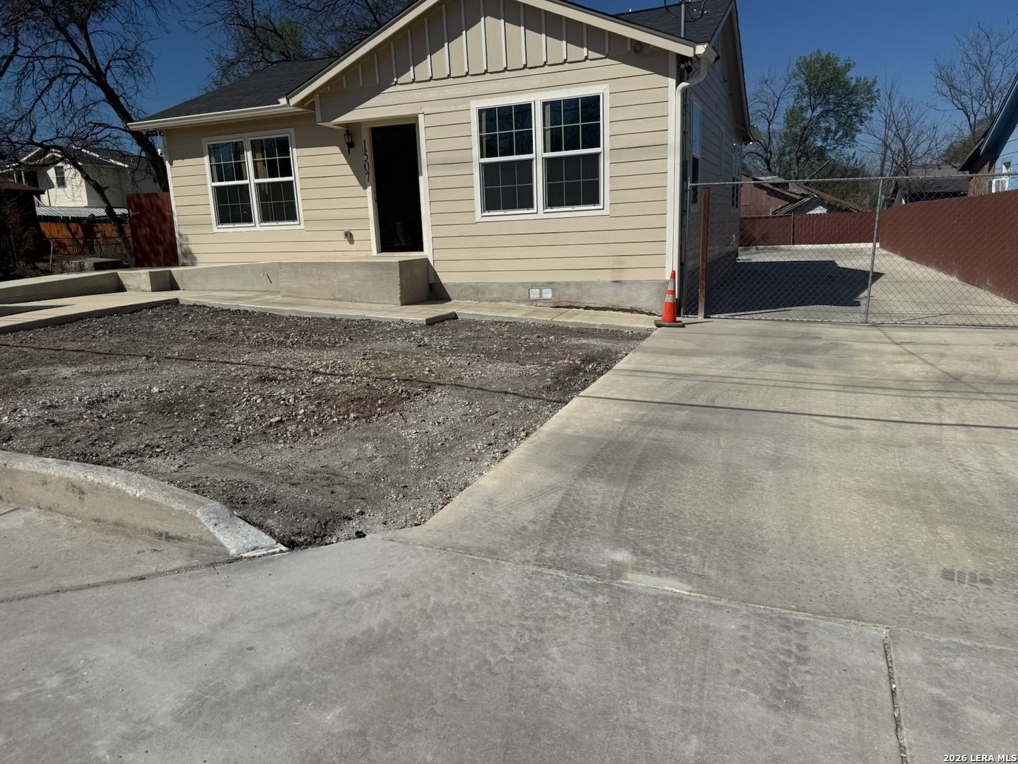 1507 W Hilderbrand Ave.