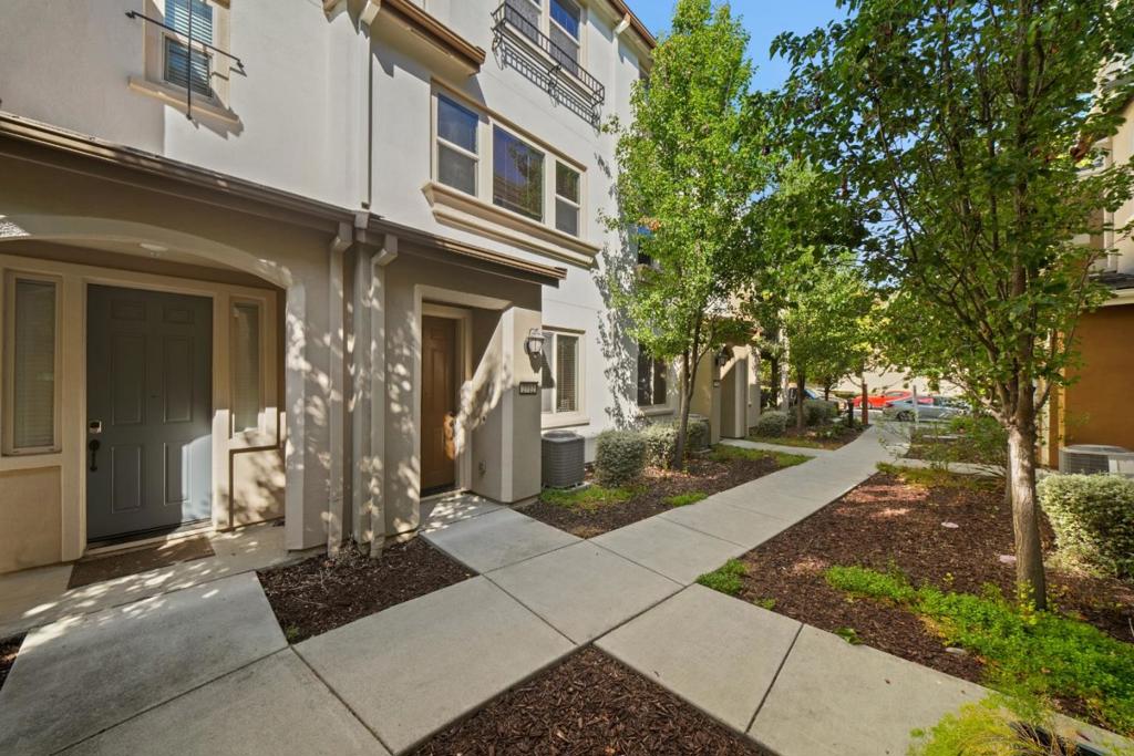 2712 Ferrara Circle