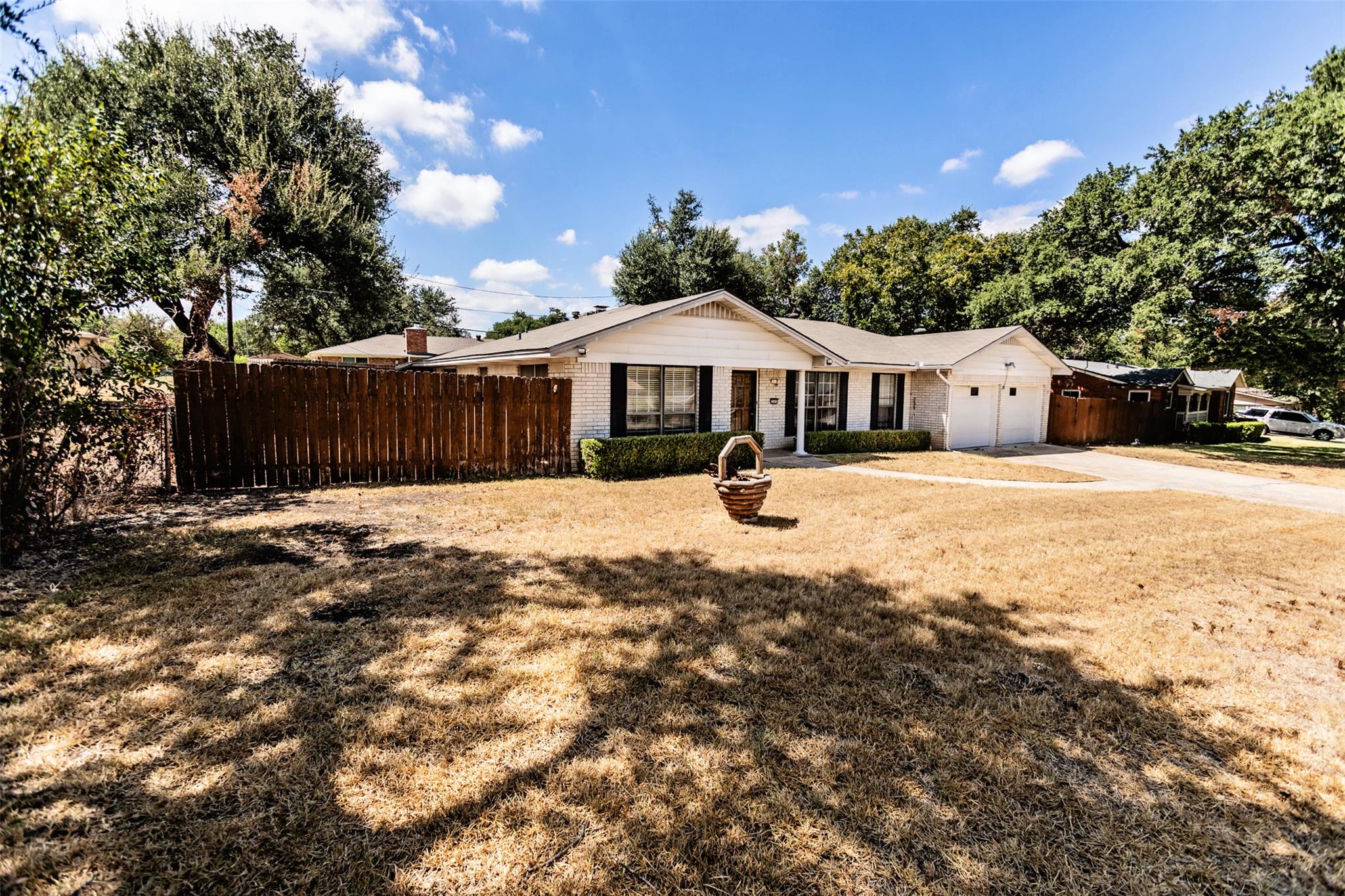 3205  Pin Oak Dr