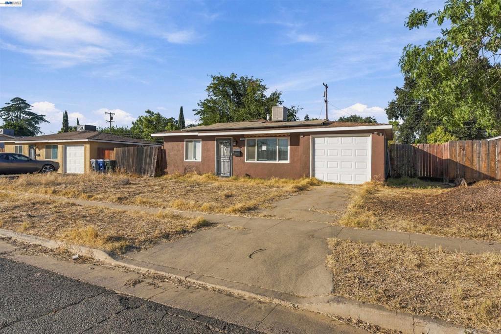 1223 W Santa Fe Ave