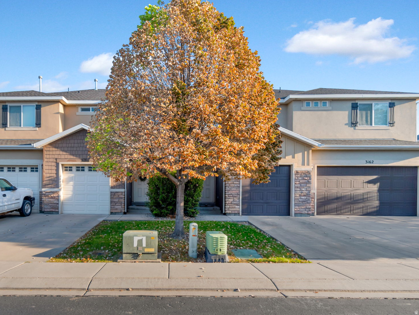 3166 W DESERT LILY DR